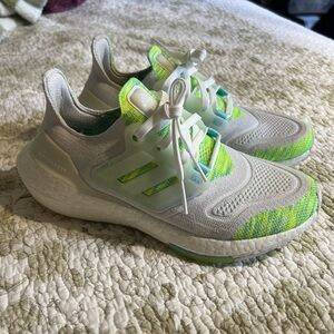 Never worn Adidas Ultra Boost 22 Cloud White